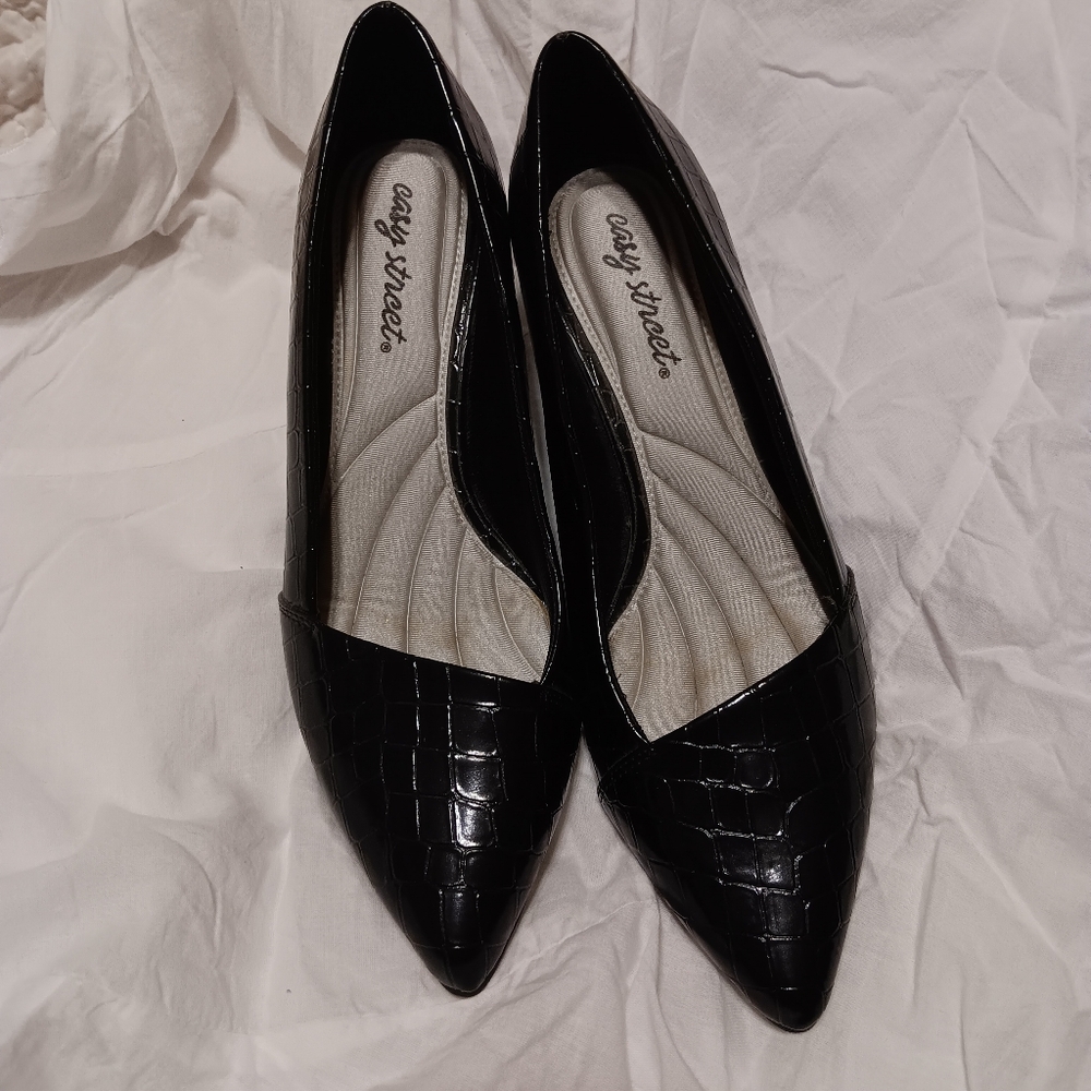Easy Street 🐚  Women's Black dress shoes 8